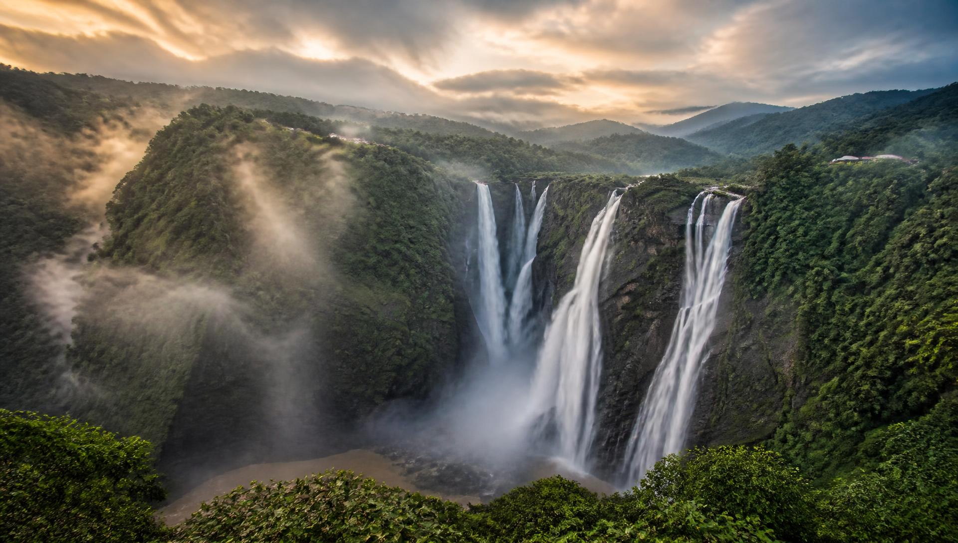 Jog Falls waterfall in the Western Ghats near Talaguppa, Shimoga